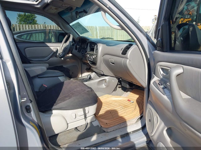 Продаж на аукціоні авто 2001 Toyota Sequoia Limited V8, vin: 5TDBT48A71S026890, номер лоту: 45312382