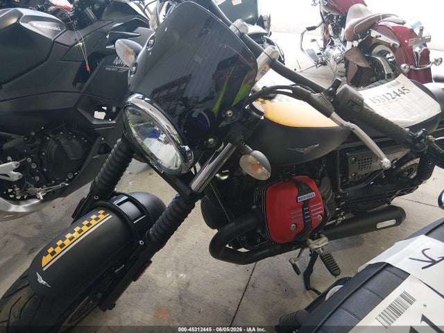 Moto Guzzi V9 Roamer 2017 ZGULHU014HM000056 Image 2