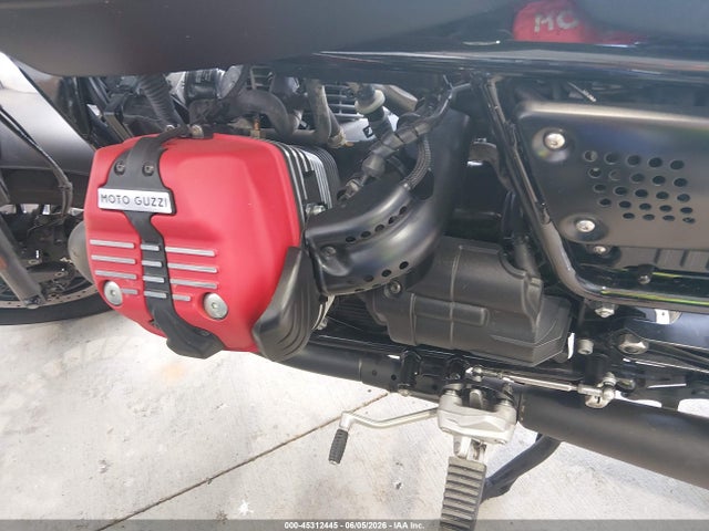 Moto Guzzi V9 Roamer 2017 ZGULHU014HM000056 Image 9