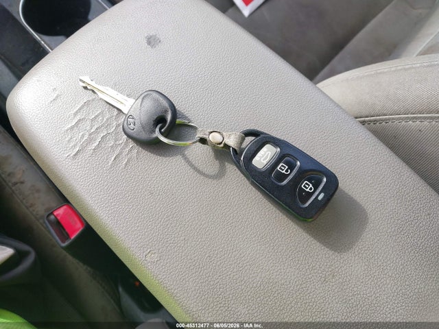 Продажа на аукционе авто 2017 Hyundai Elantra Se, vin: 5NPD84LF6HH123849, номер лота: 45312477