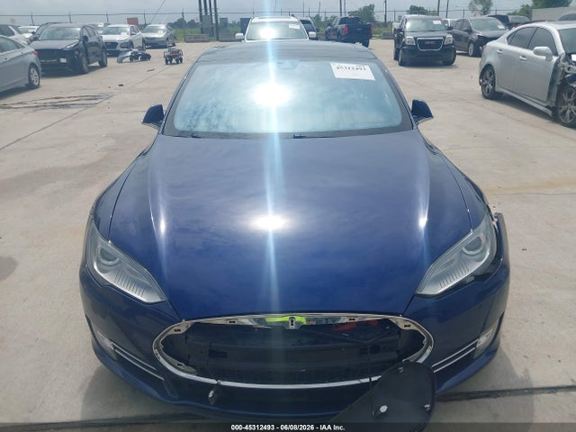 45312493 :رقم المزاد ، 5YJSA1S28FF086422 vin ، 2015 Tesla Model S مزاد بيع