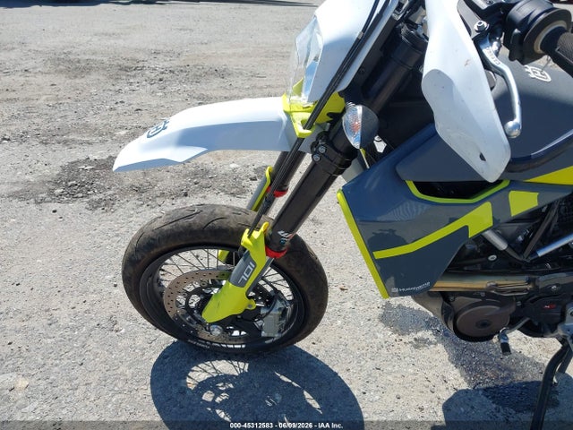 Husqvarna Supermoto 701 2022 VBKUSV404NM739910 Image 18