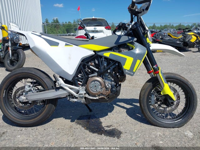 Husqvarna Supermoto 701 2022 VBKUSV404NM739910 Image 12