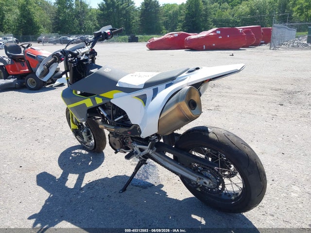 Husqvarna Supermoto 701 2022 VBKUSV404NM739910 Image 3