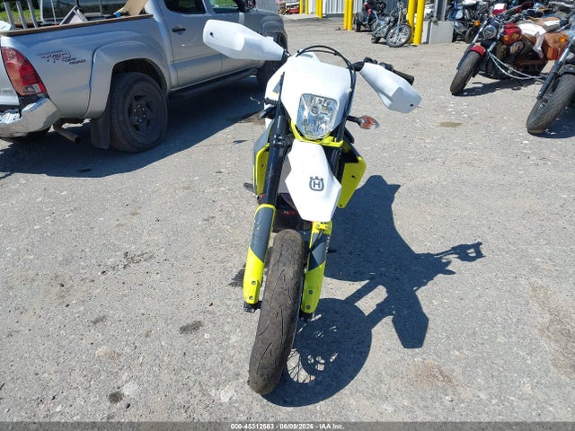 Husqvarna Supermoto 701 2022 VBKUSV404NM739910 Image 5
