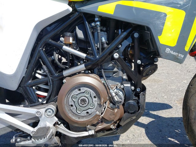 Продажа на аукционе авто 2022 Husqvarna Supermoto 701, vin: VBKUSV404NM739910, номер лота: 45312583