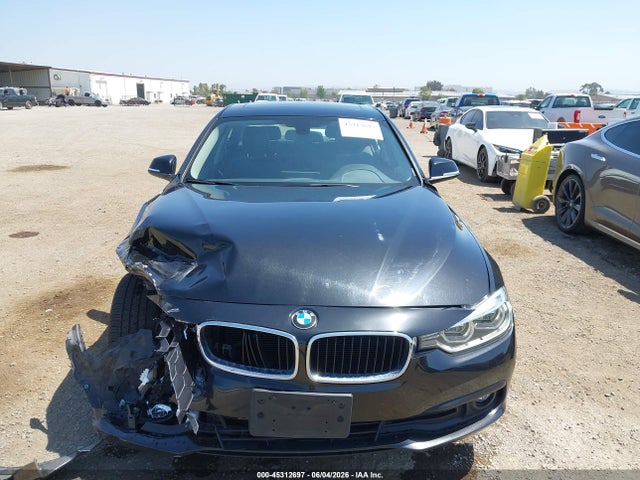 BMW 320i 2018 WBA8A9C55JK622849 Image 12