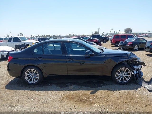 BMW 320i 2018 WBA8A9C55JK622849 Image 13