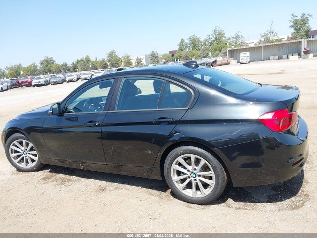 BMW 320i 2018 WBA8A9C55JK622849 Image 14