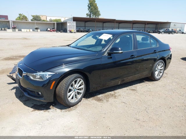 BMW 320i 2018 WBA8A9C55JK622849 Image 2