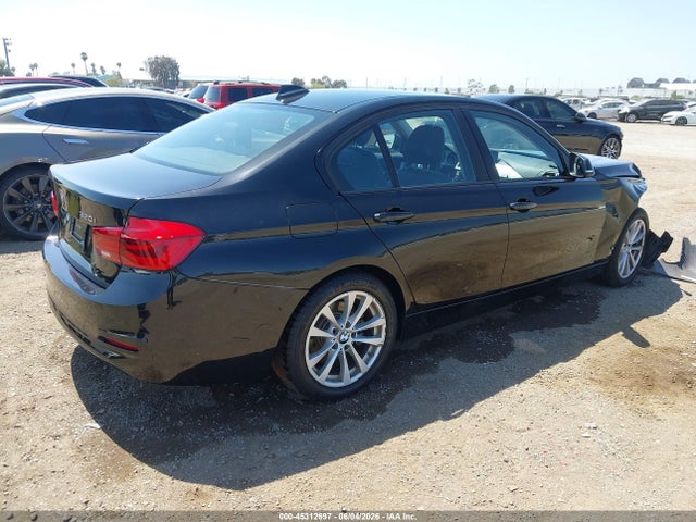 BMW 320i 2018 WBA8A9C55JK622849 Image 4