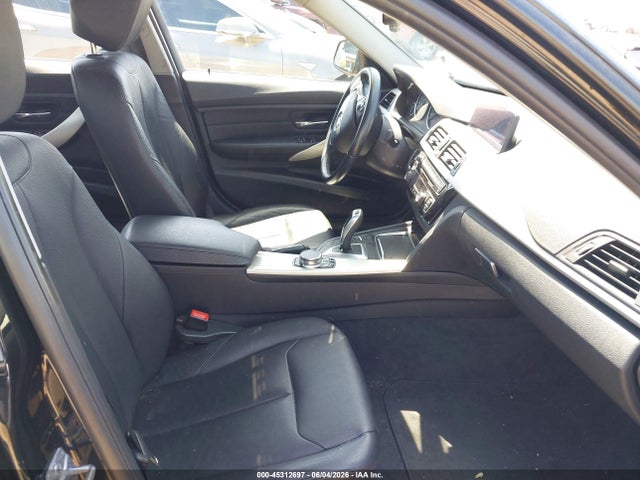 BMW 320i 2018 WBA8A9C55JK622849 Image 5