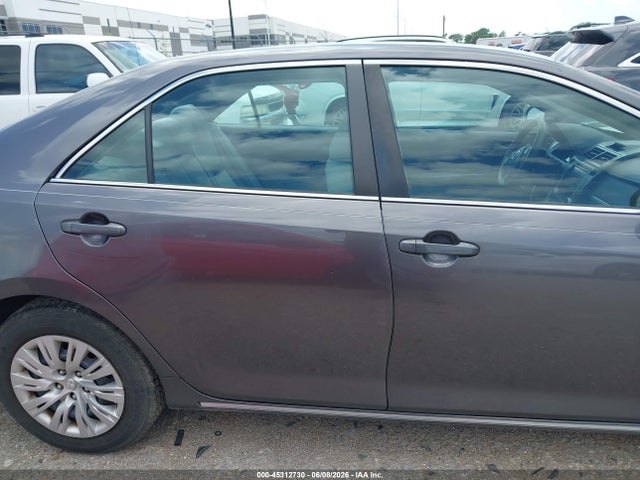 45312730 :رقم المزاد ، 4T4BF1FK3ER430726 vin ، 2014 Toyota Camry Le مزاد بيع
