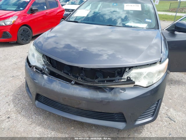 45312730 :رقم المزاد ، 4T4BF1FK3ER430726 vin ، 2014 Toyota Camry Le مزاد بيع