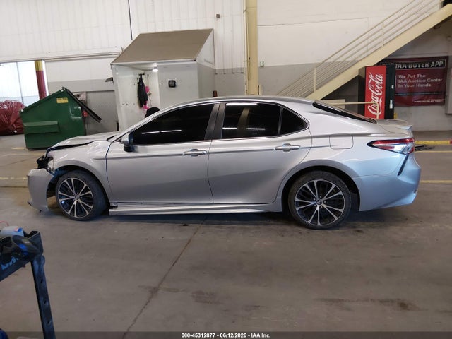 4T1B11HK1JU577658 Toyota CAMRY SE