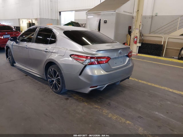 4T1B11HK1JU577658 Toyota CAMRY SE