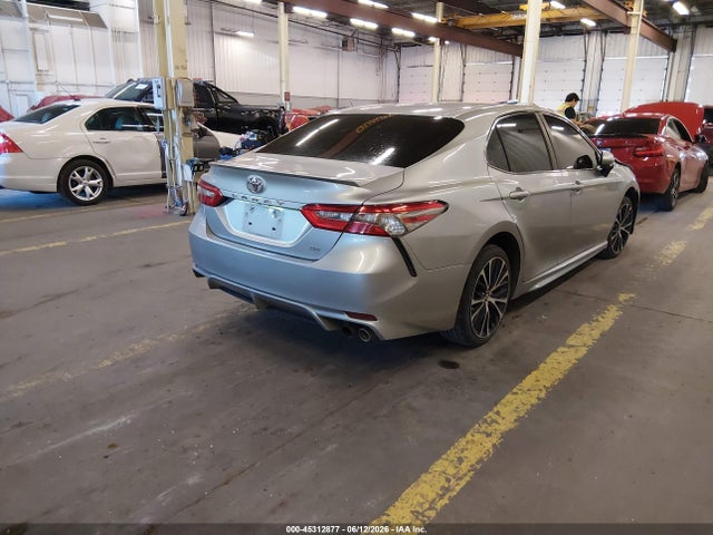 4T1B11HK1JU577658 Toyota CAMRY SE