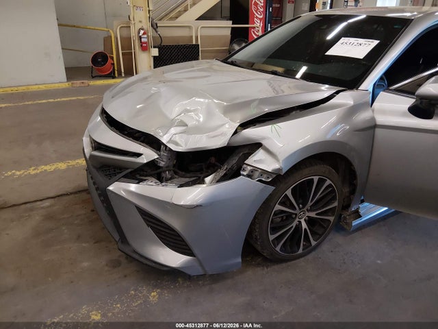 4T1B11HK1JU577658 Toyota CAMRY SE
