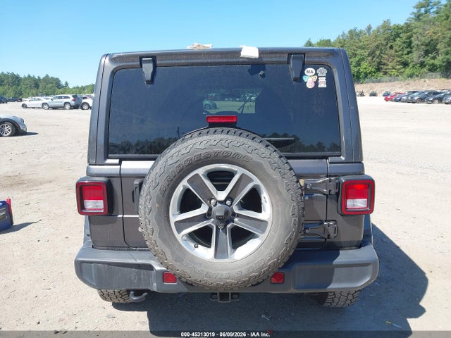 1C4HJXEG9JW325274 Jeep Wrangler Unlimited Sahara 4x4