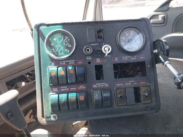 2001 Isuzu Npr მანქანა იყიდება აუქციონზე, vin: JALC4B14317015744, აუქციონის ნომერი: 45313020