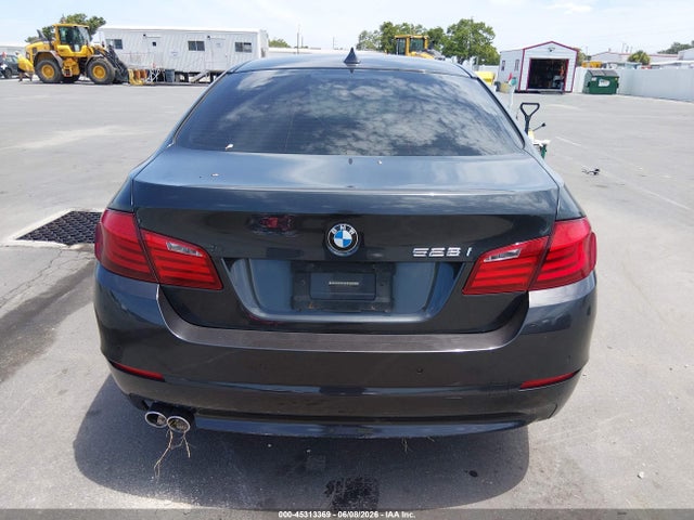 2011 Bmw 528i მანქანა იყიდება აუქციონზე, vin: WBAFR1C53BC744901, აუქციონის ნომერი: 45313369