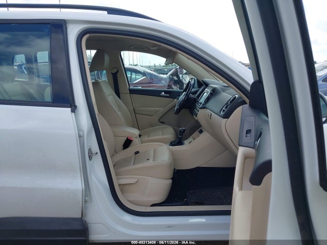 45313408 :رقم المزاد ، WVGBV7AX6HK021705 vin ، 2017 Volkswagen Tiguan مزاد بيع