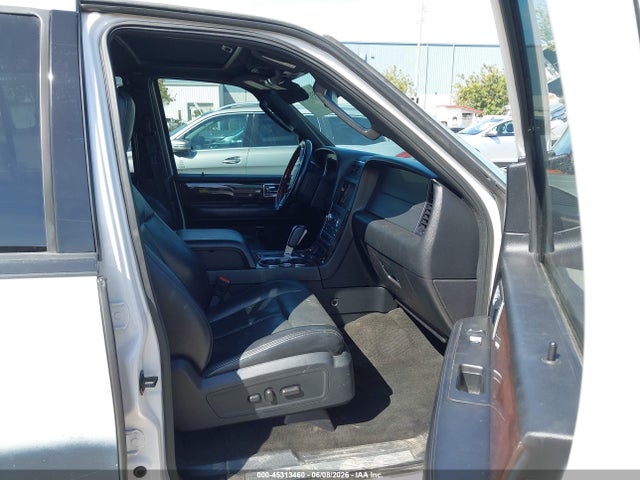 5LMJJ2HT5HEL07828 Lincoln Navigator Select