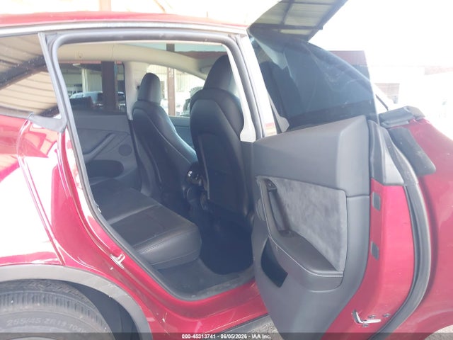 Tesla Model Y Long Range Dual Motor All-wheel Drive 2024 7SAYGDEEXRA238317 Image 8