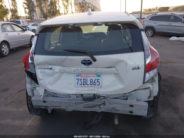 Toyota Prius C Four 2015 JTDKDTB30F1092302 Image 17