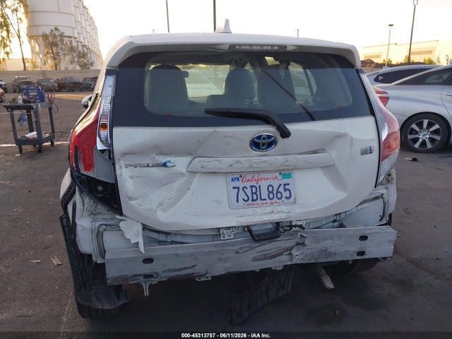 Toyota Prius C Four 2015 JTDKDTB30F1092302 Image 6