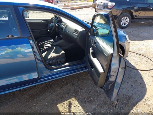 3VWD17AJ2FM225831 Volkswagen Jetta 1.8t Se
