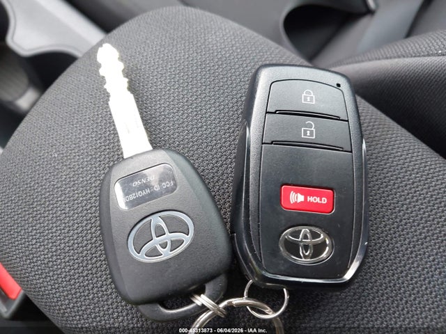 2026 Toyota Corolla Cross Le მანქანა იყიდება აუქციონზე, vin: 7MUCAAAGXTV158445, აუქციონის ნომერი: 45313873