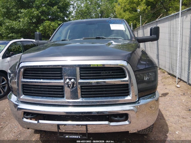 45313882 :رقم المزاد ، 3C6UR5HL2HG702497 vin ، 2017 Ram 2500 Tradesman  4x4 8' Box مزاد بيع