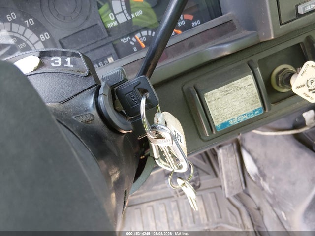 45314249 :رقم المزاد ، 1GDJ6H1C4YJ513330 vin ، 2000 Gmc Tc6h042 مزاد بيع