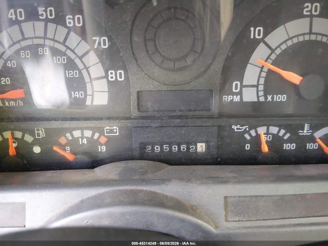 45314249 :رقم المزاد ، 1GDJ6H1C4YJ513330 vin ، 2000 Gmc Tc6h042 مزاد بيع