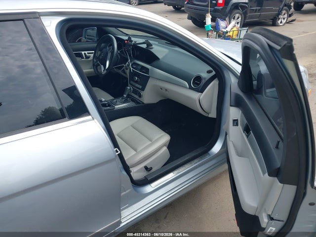 Aukcja sprzedaży 2014 Mercedes-benz C 300 Sport 4matic, vin: WDDGF8AB2EG246693, numer aukcji: 45314363