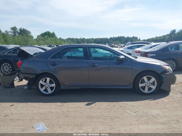 4T1BF1FK1EU323166 Toyota CAMRY SE