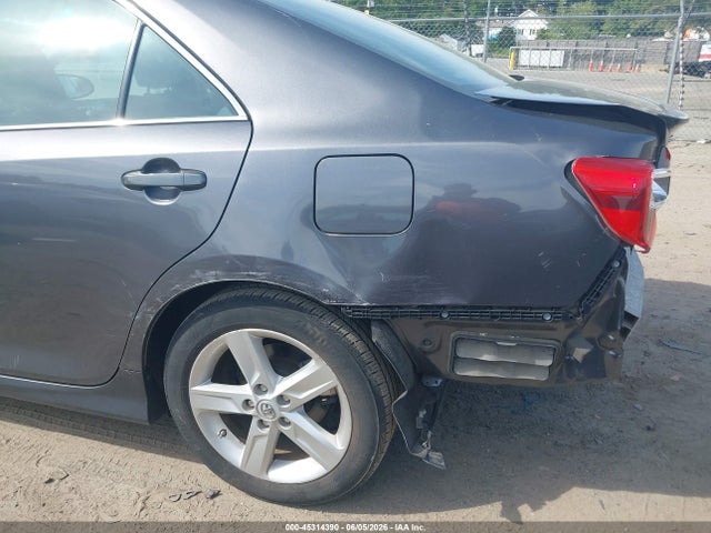 4T1BF1FK1EU323166 Toyota CAMRY SE