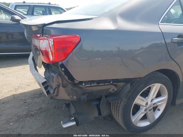 4T1BF1FK1EU323166 Toyota CAMRY SE