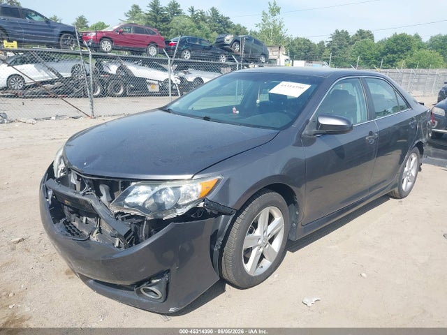 4T1BF1FK1EU323166 Toyota CAMRY SE