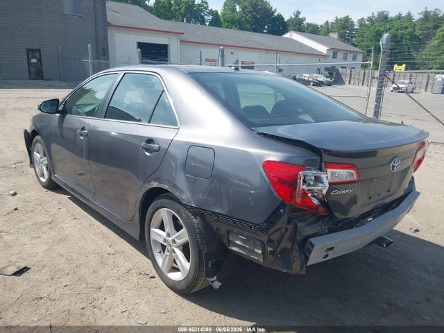 4T1BF1FK1EU323166 Toyota CAMRY SE
