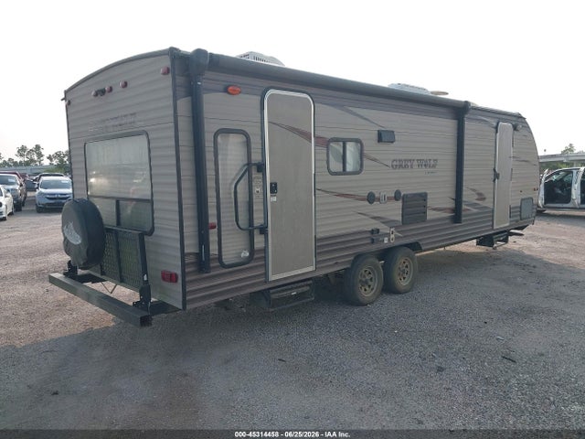 2016 Cherokee Grey Wolf Fish House Series მანქანა იყიდება აუქციონზე, vin: 4X4TCKB29GK032467, აუქციონის ნომერი: 45314458