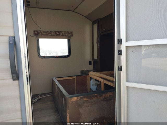 2016 Cherokee Grey Wolf Fish House Series მანქანა იყიდება აუქციონზე, vin: 4X4TCKB29GK032467, აუქციონის ნომერი: 45314458