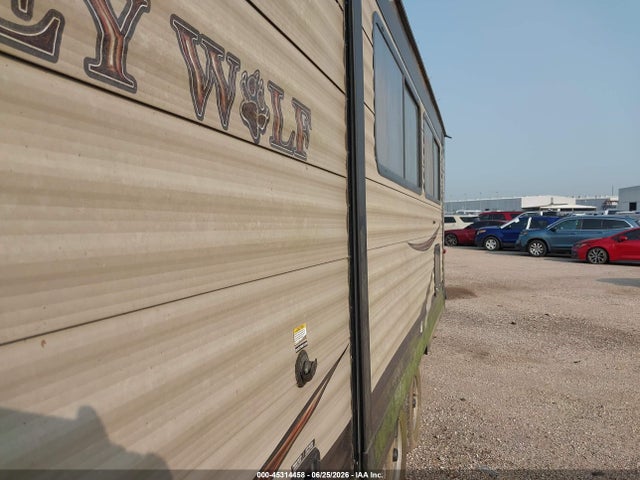 2016 Cherokee Grey Wolf Fish House Series მანქანა იყიდება აუქციონზე, vin: 4X4TCKB29GK032467, აუქციონის ნომერი: 45314458