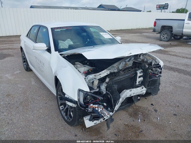 45314610 :رقم المزاد ، 2C3CCABG3FH908861 vin ، 2015 Chrysler 300 300s مزاد بيع