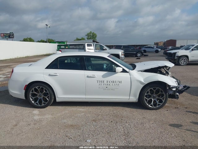 45314610 :رقم المزاد ، 2C3CCABG3FH908861 vin ، 2015 Chrysler 300 300s مزاد بيع