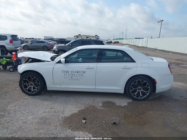 45314610 :رقم المزاد ، 2C3CCABG3FH908861 vin ، 2015 Chrysler 300 300s مزاد بيع
