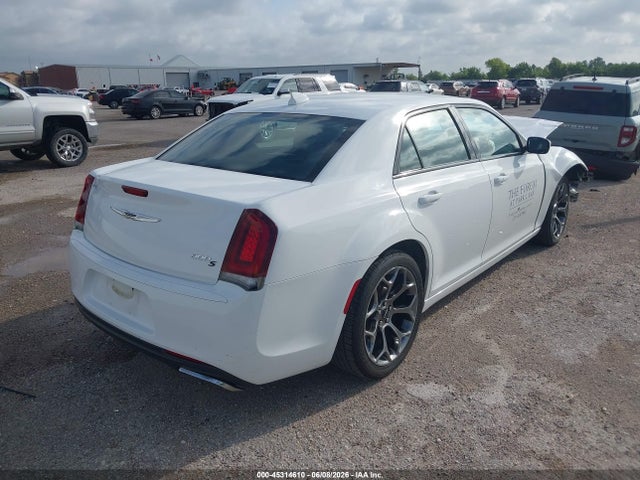 45314610 :رقم المزاد ، 2C3CCABG3FH908861 vin ، 2015 Chrysler 300 300s مزاد بيع