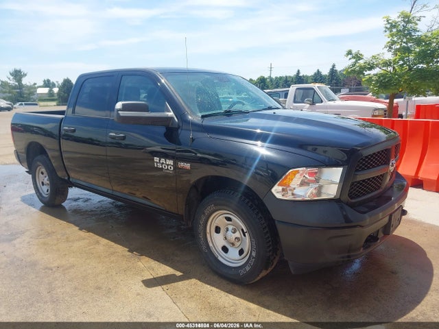 1C6RR7KT4KS649666 RAM 1500 Classic Tradesman 4x4 5&#039;7 Box