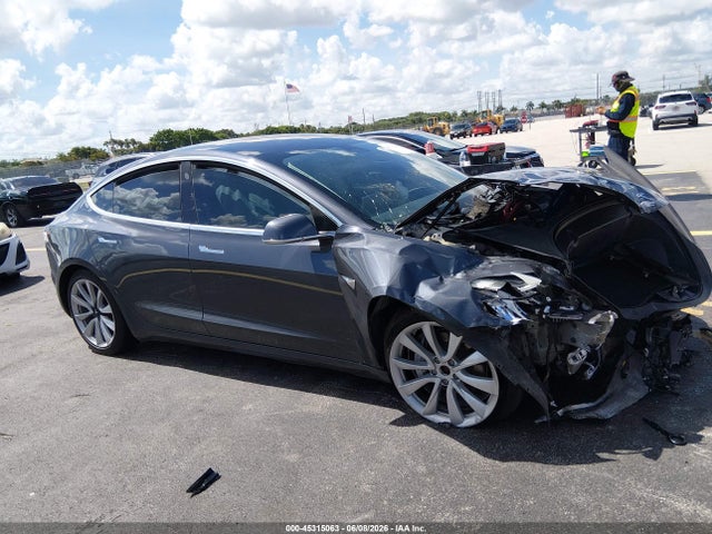 2018 Tesla Model 3 Long Range/performance მანქანა იყიდება აუქციონზე, vin: 5YJ3E1EB8JF068709, აუქციონის ნომერი: 45315063